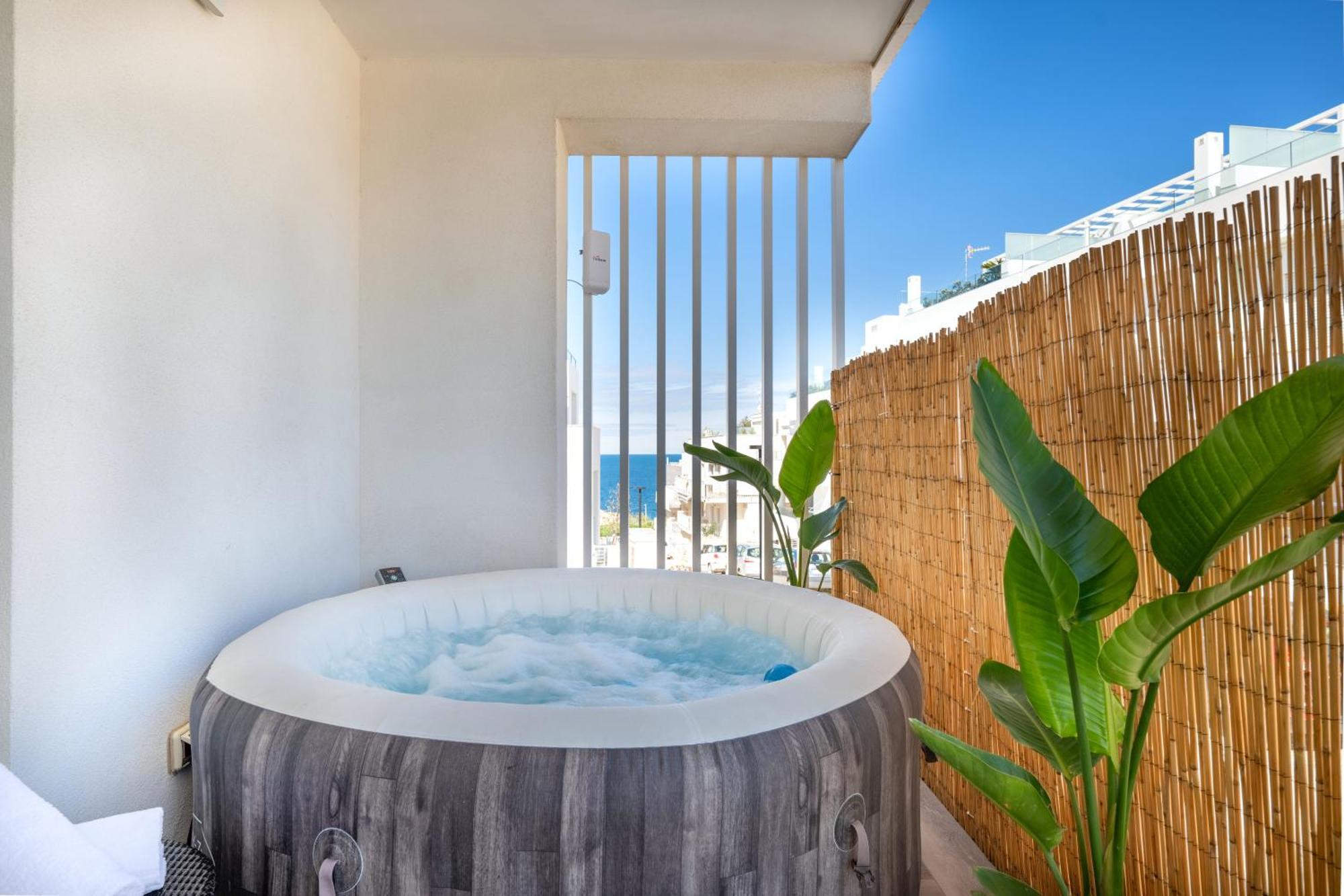 Exclusive Deluxe Apt Up To 6 People & Heated Tub Поліньяно-а-Маре Екстер'єр фото