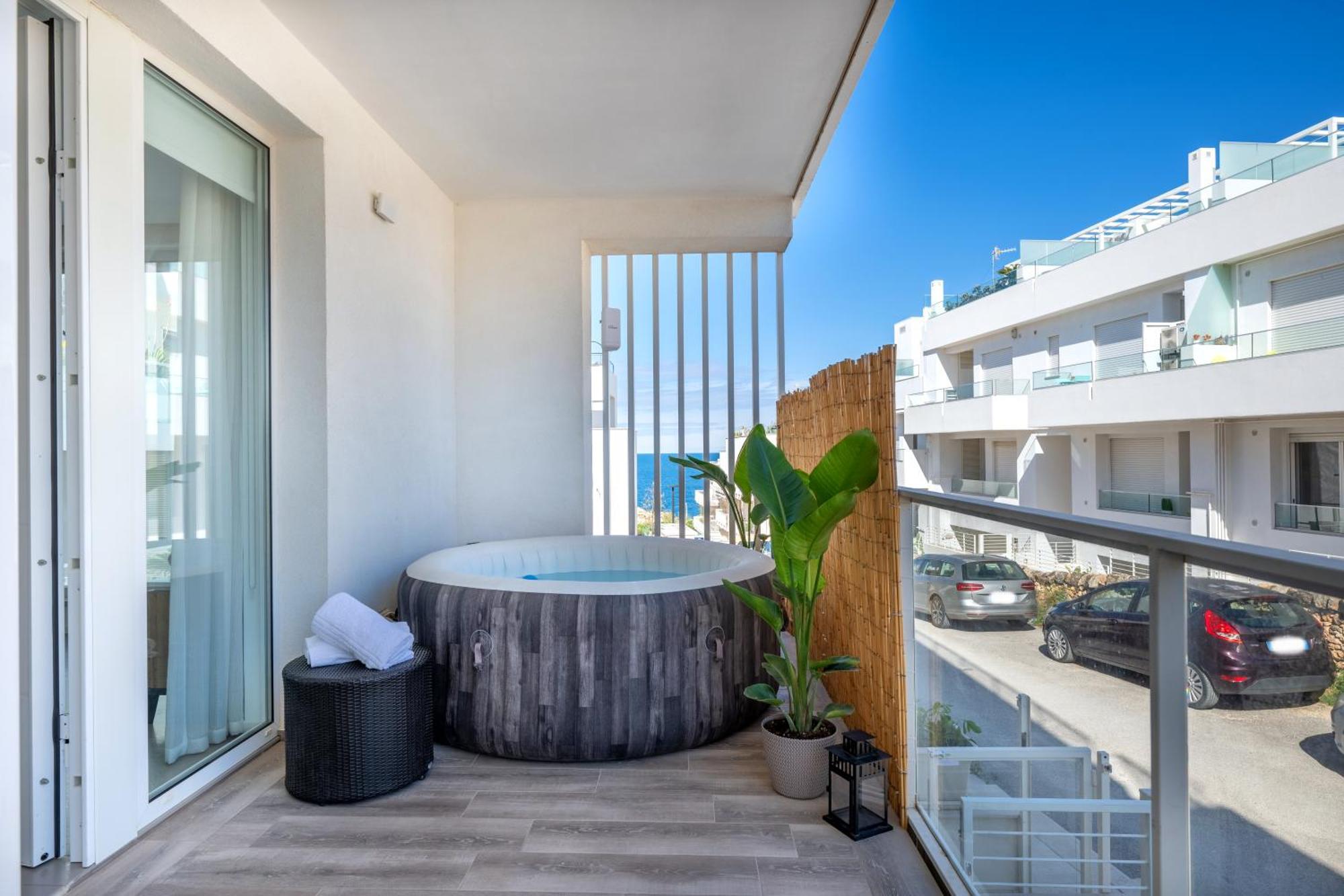 Exclusive Deluxe Apt Up To 6 People & Heated Tub Поліньяно-а-Маре Екстер'єр фото