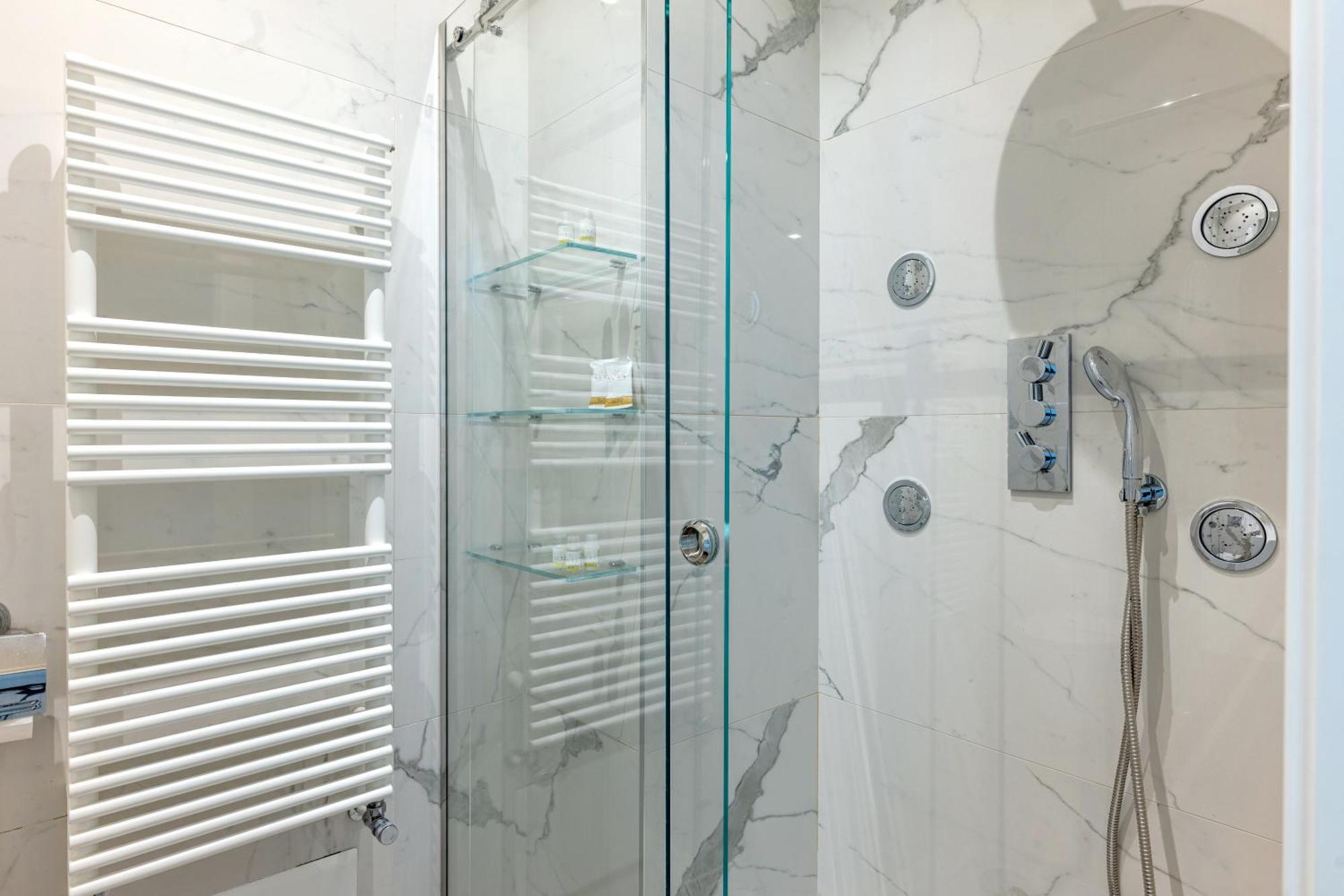 Exclusive Deluxe Apt Up To 6 People & Heated Tub Поліньяно-а-Маре Екстер'єр фото